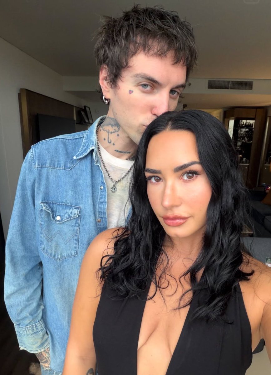 daddyssues29's tweet photo. This glow up is insane https://t.co/seYenJHjy9
