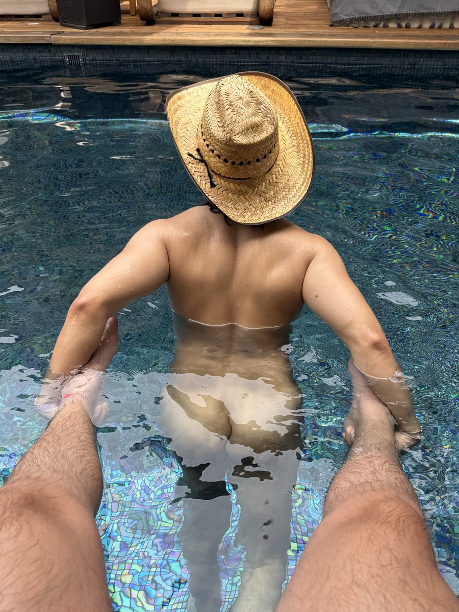 felixmjorge's tweet photo. Soy el único naked en Naked Zipolite. Qué aburridos los Jochis™️. https://t.co/EK4s8eJoIH