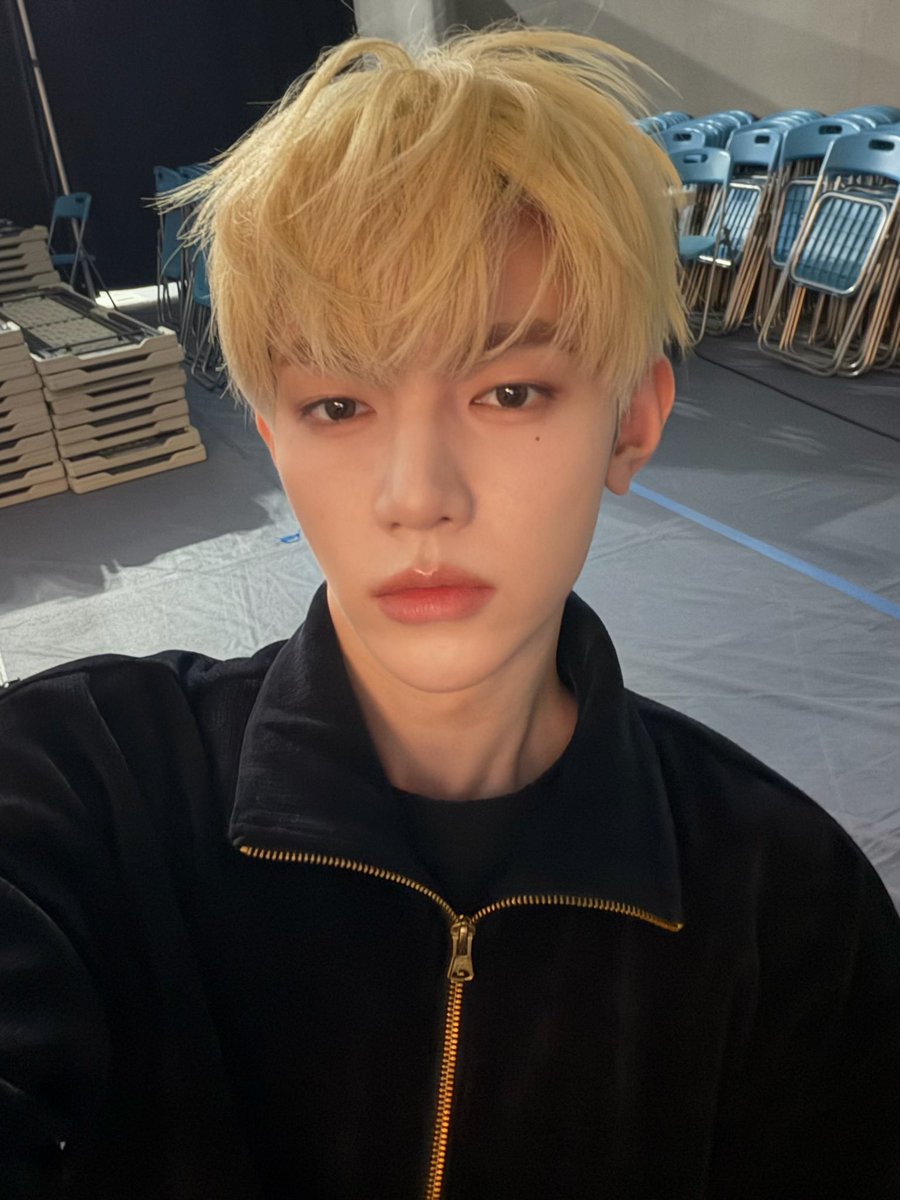 bininibeen's tweet photo. this hao selca is officially for the history books i’m out of words https://t.co/kphnGg9SNC