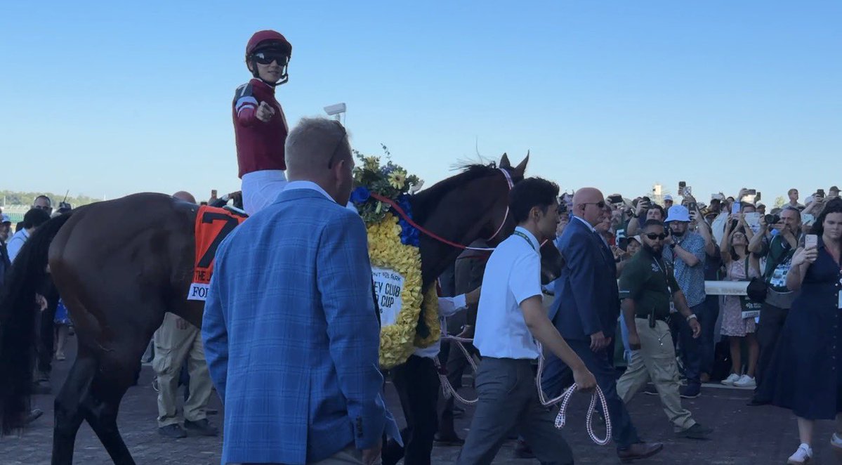 FrostedVulpix's tweet photo. Absolutely no words to describe how incredible this day was. I was taken into the paddock to see Forever Young up close AND see him win today!!!!! Thank you @BelmontPark1905 ❤️❤️

#umamusume #foreveryoung https://t.co/DnvSJQkiMi