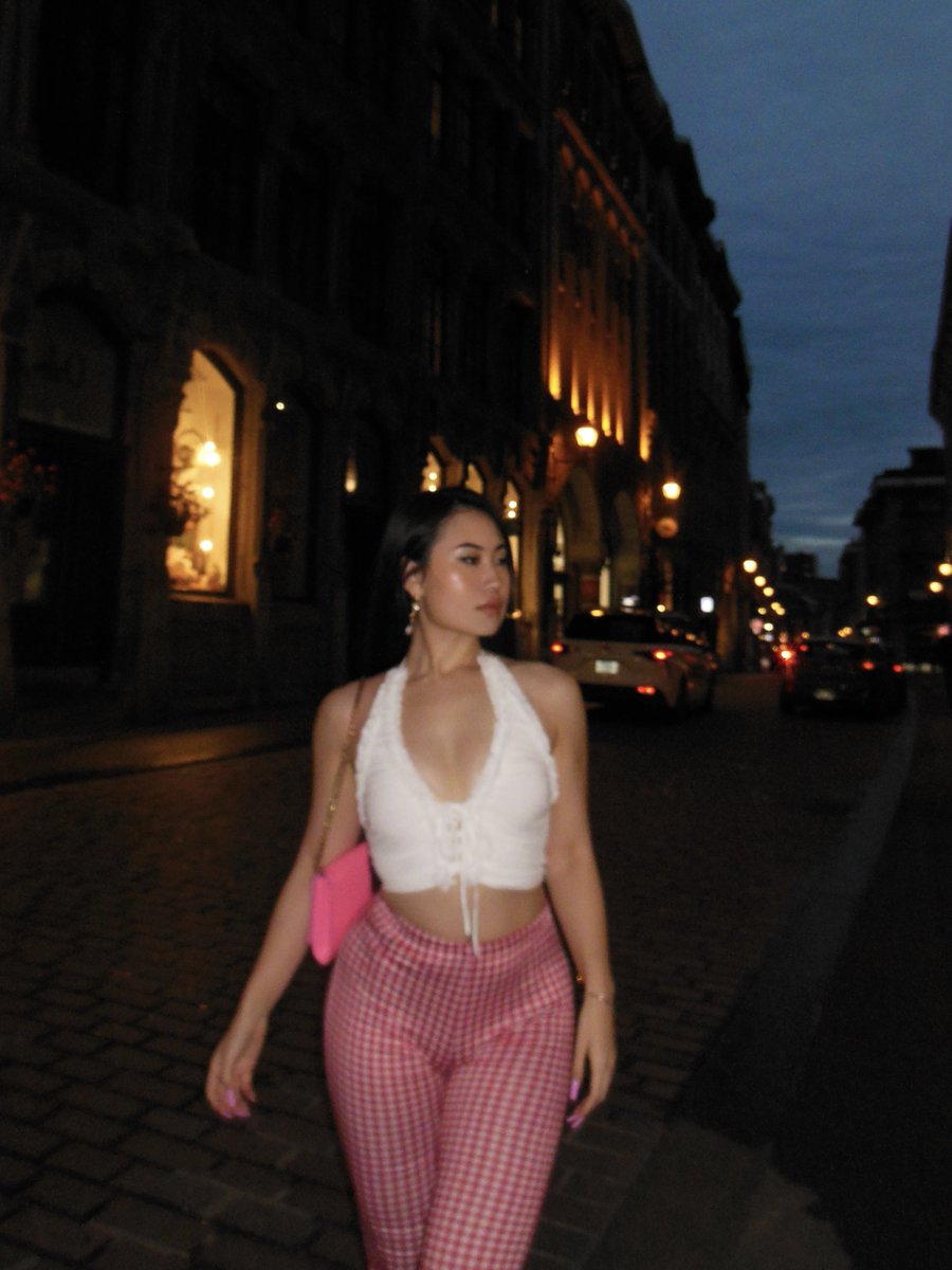 pradabaekun's tweet photo. little romance under the city light 🎀 https://t.co/fLWH9TytHZ