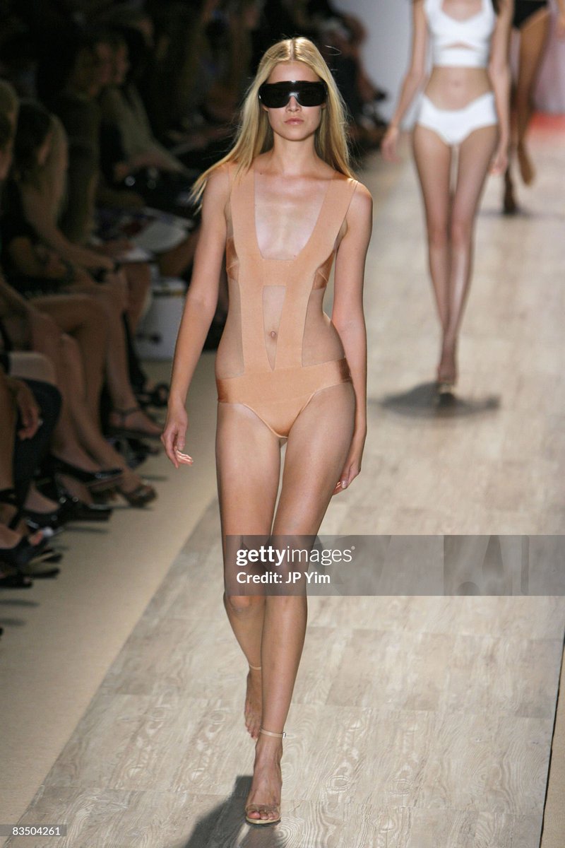 nae__paris's tweet photo. Hervé Léger Spring 2009 https://t.co/TJRCffMYvY