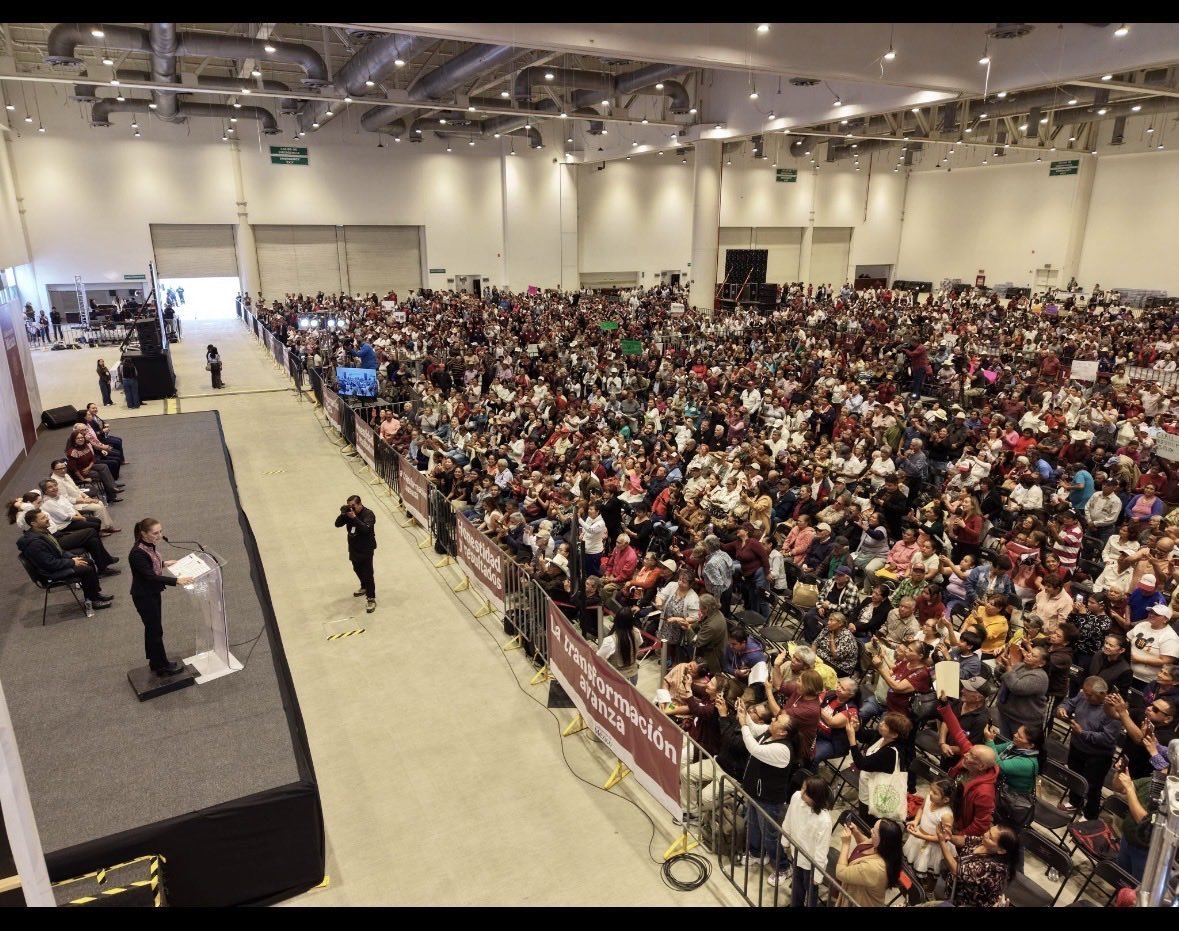 monerorape's tweet photo. Vacío está el cerebro de quienes andan mintiendo sobre el evento en Querétaro. https://t.co/8OlGx9Vp9E