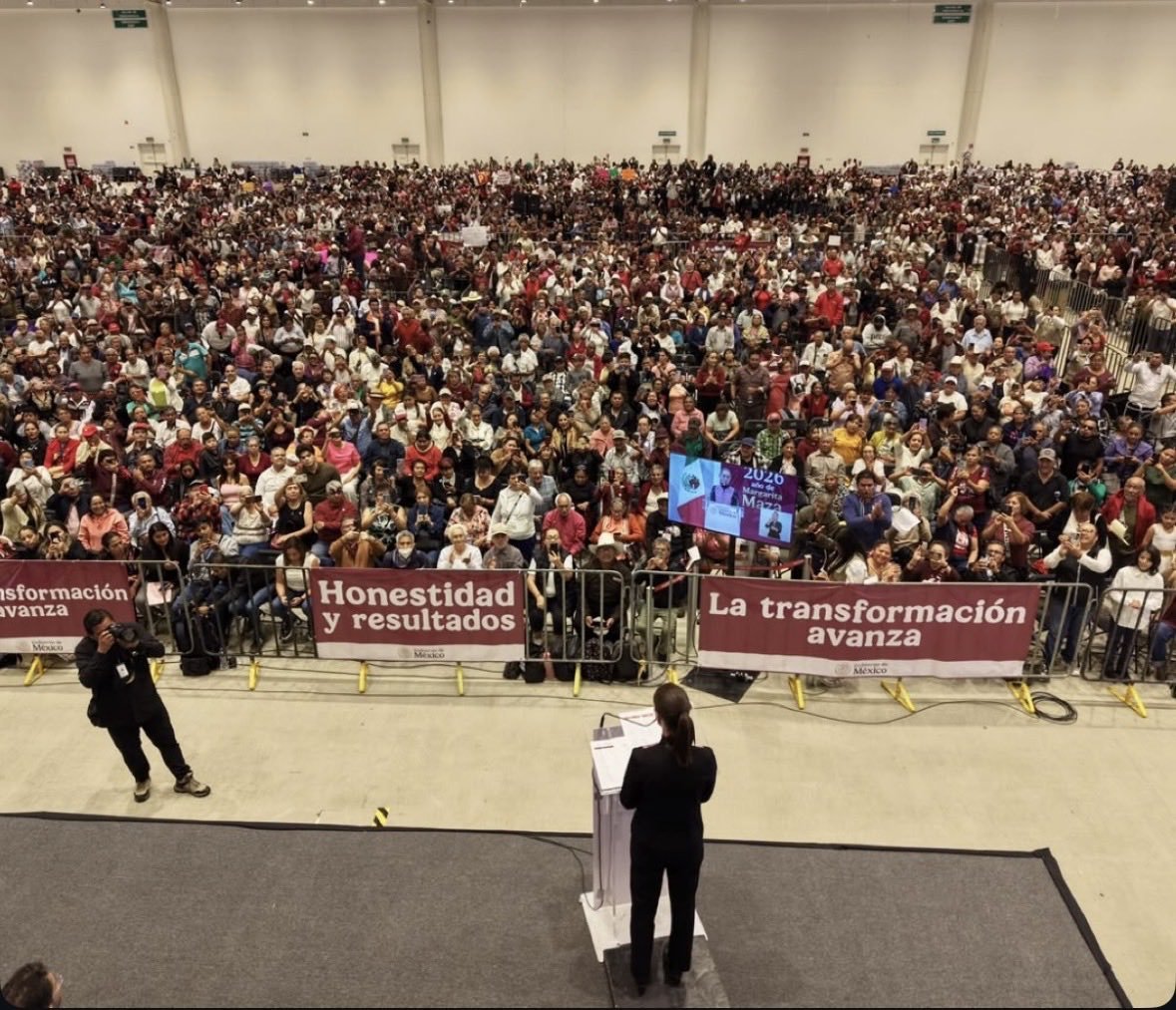 monerorape's tweet photo. Vacío está el cerebro de quienes andan mintiendo sobre el evento en Querétaro. https://t.co/8OlGx9Vp9E