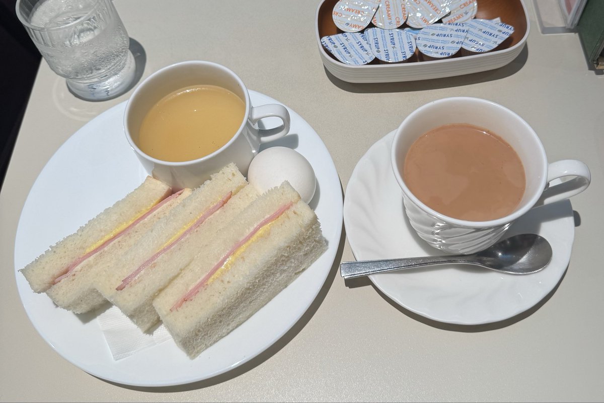 yumiism1's tweet photo. 今日、明日は今、勉強している分野の集中講座📚
朝はささっと軽食🥪
さぁ、頑張ろ✨
#5連休１日目
#ルノアール https://t.co/sQI797oYam