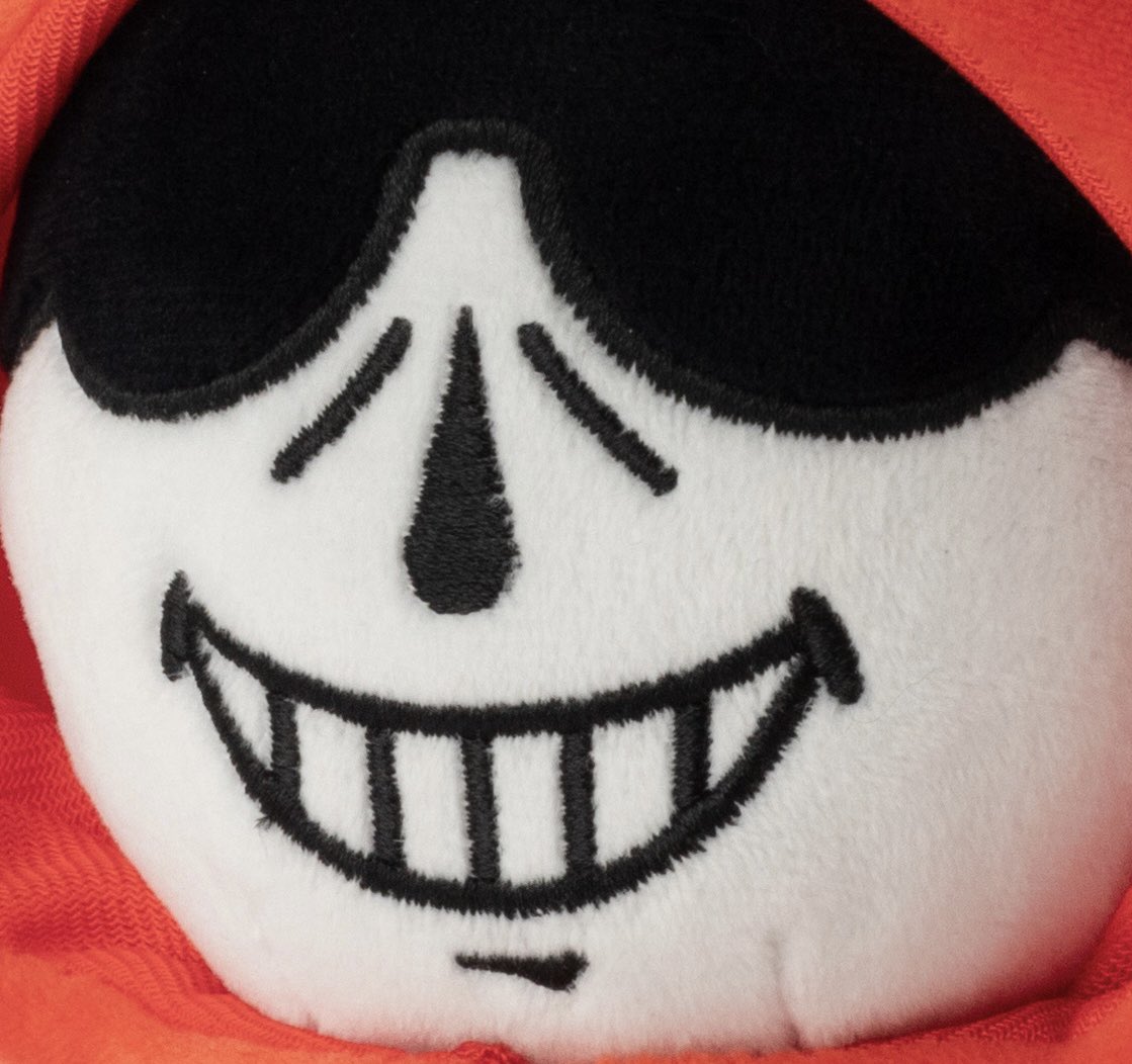 goinks_'s tweet photo. MR. GAMES UPDATE:
today we received our first prototype! it’s very surreal seeing him real lol
we’re gonna refine some of the smaller details on the design and send it back to makeship for review, so i’ll update you guys as that goes along
#dusttrustx https://t.co/soI21onmgw