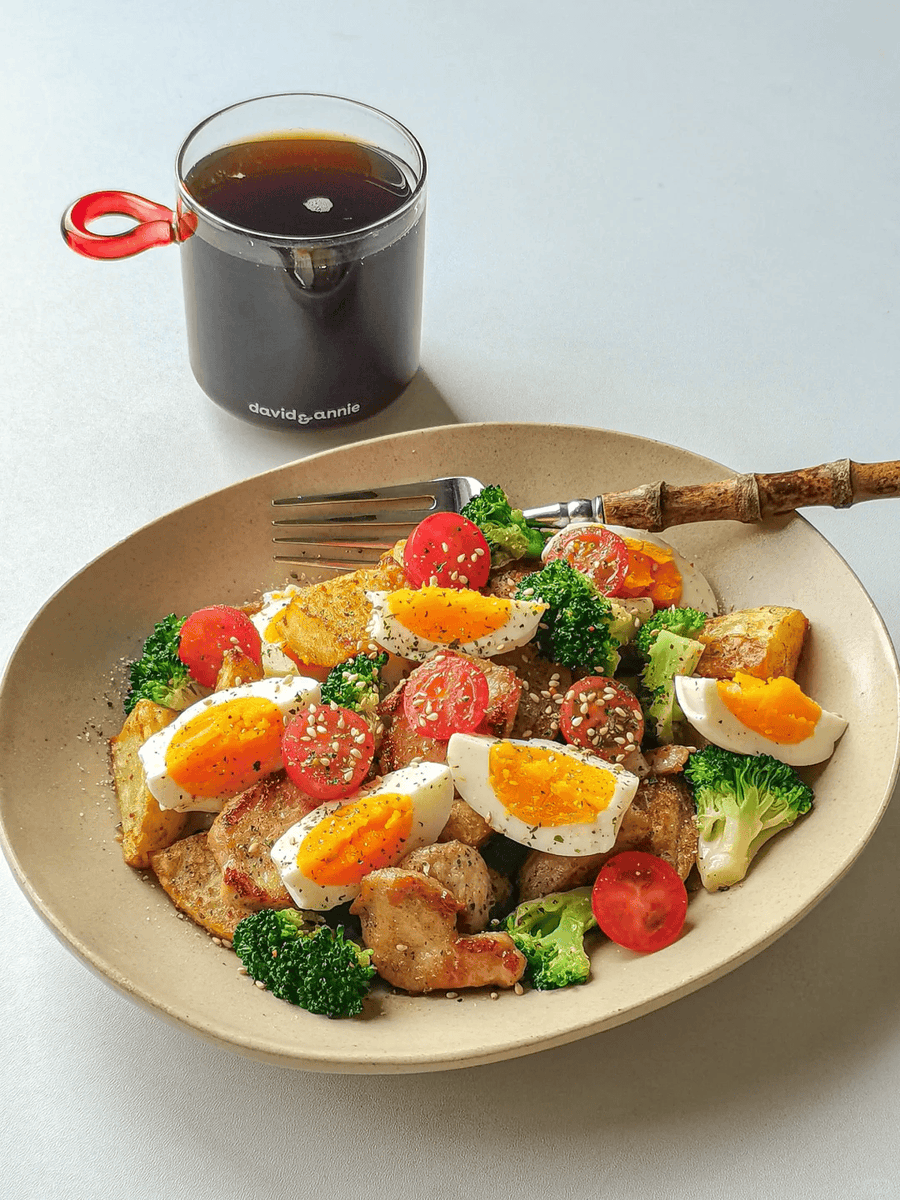 bambv763976's tweet photo. [Fuel your fat loss with this 5-minute veggie quinoa bowl! Packed with protein, fiber u0026 zero refined sugars—quick, tasty and perfect for busy days.  #减脂餐 #CleanEating]， https://t.co/lB99BqgDSi