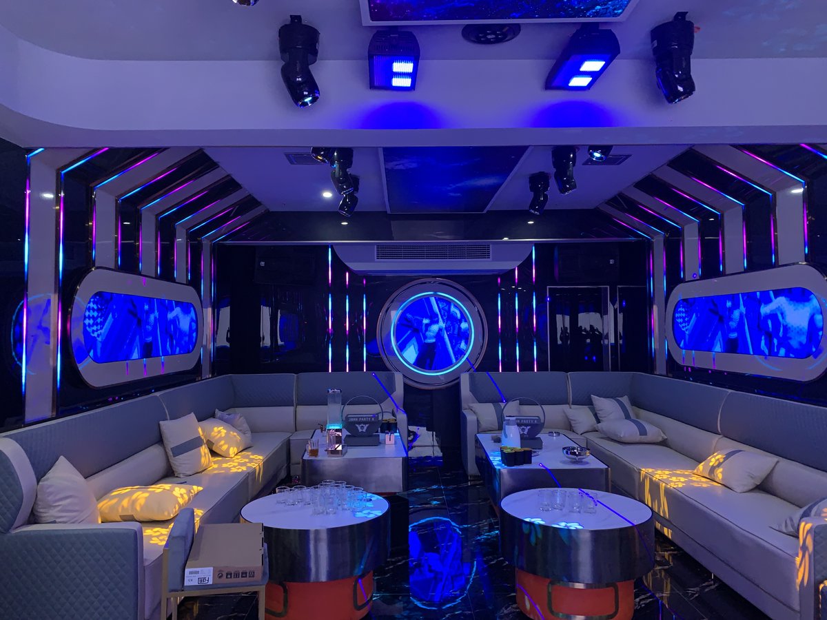 milkt762942's tweet photo. Got the mic, turned up the vibe—tonight’s KTV is all about hitting the high notes, laughing loud, and singing like no one’s watching! https://t.co/pi6SEfxfC8