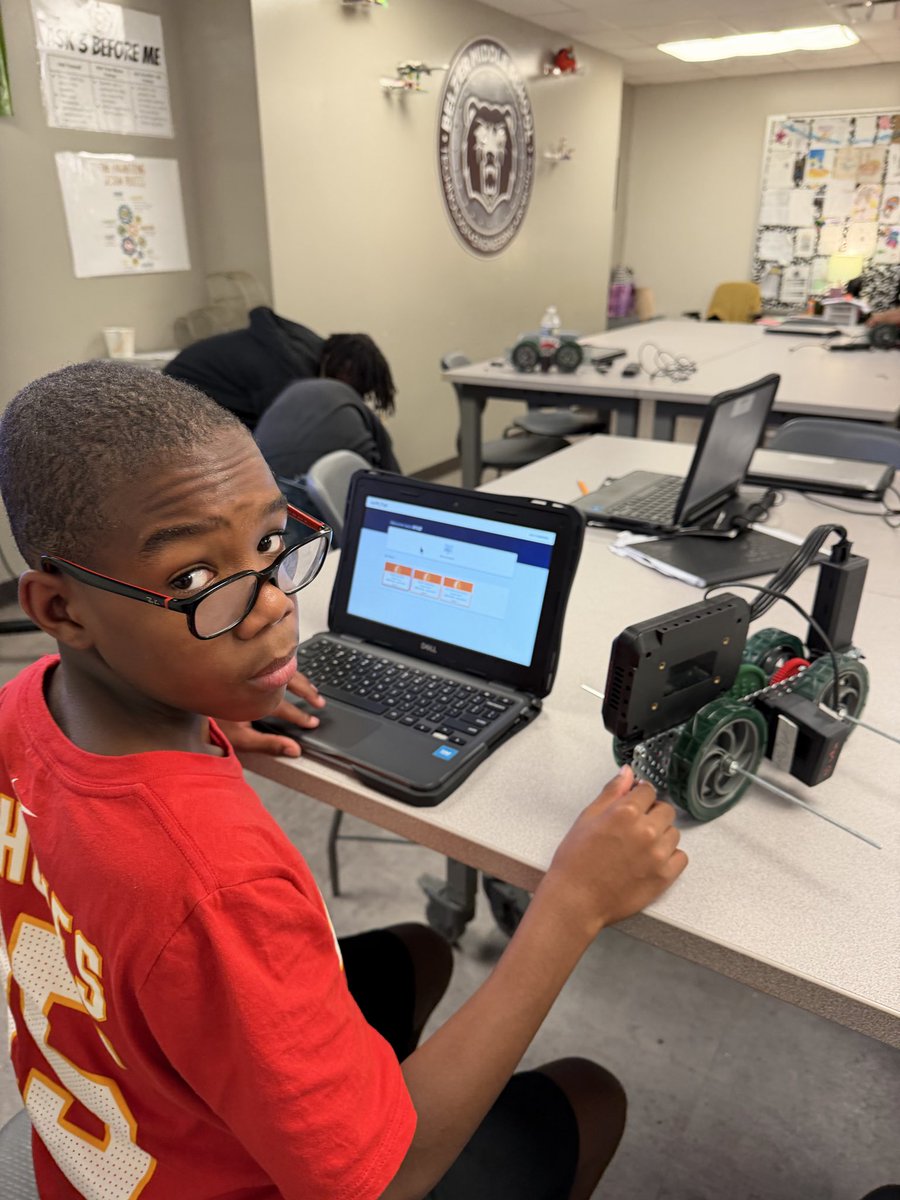 BelzerBears's tweet photo. Our Automation and Robotics class is in session! Students are moving past textbooks and diving straight into hands-on building. They are learning exactly what it takes to control automated systems and process data in real time. https://t.co/96V0LVtvq0