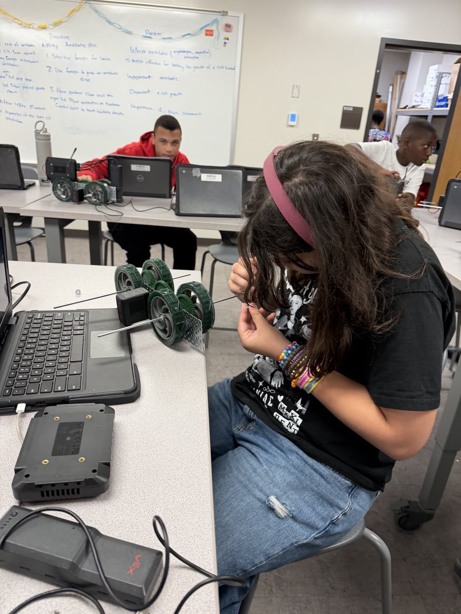 BelzerBears's tweet photo. Our Automation and Robotics class is in session! Students are moving past textbooks and diving straight into hands-on building. They are learning exactly what it takes to control automated systems and process data in real time. https://t.co/96V0LVtvq0