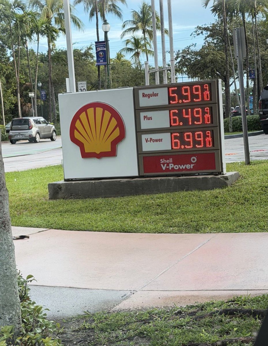estebangerbasi's tweet photo. Welcome to Donald Trump's Florida. https://t.co/SpXkQqKQ7k