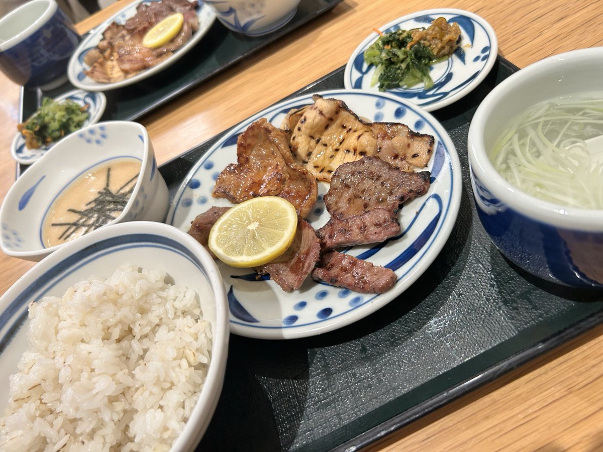 Consig_Zett's tweet photo. #リデ飯

ムゾさんとお昼ごはんナウ https://t.co/tfRYmycdhj