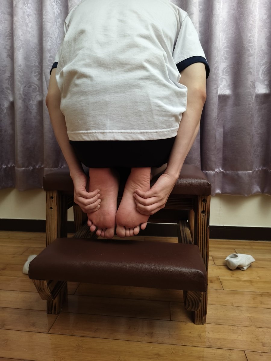 Dun557766's tweet photo. 9/18 童心園 @ageplaybase  SP飛行棋

本來是想問人意見，短褲的跟長褲的運動服哪套比較好看，結果帶都帶了就順便拍個跟平常風格不一樣的~ https://t.co/o21qC6UyFK