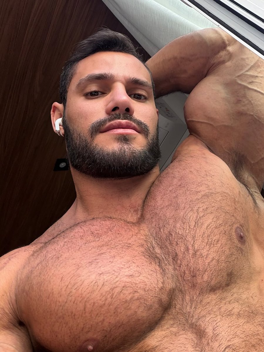 alpharodri65's tweet photo. Who wants to sniff 👿?

#Findom #Paypigs #GayFindom #FinancialDomination #CashPig #MuscledDom #DrainYou #SendForMuscle https://t.co/CiCSqsWhFS