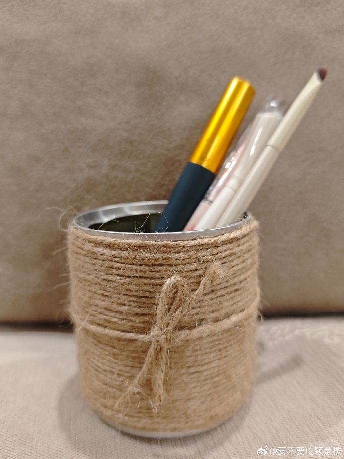 cotto016219's tweet photo. [Turned an old mason jar into a cute desk organizer with twine and paint – zero waste, full personality! ] https://t.co/LnpJtZPtZE