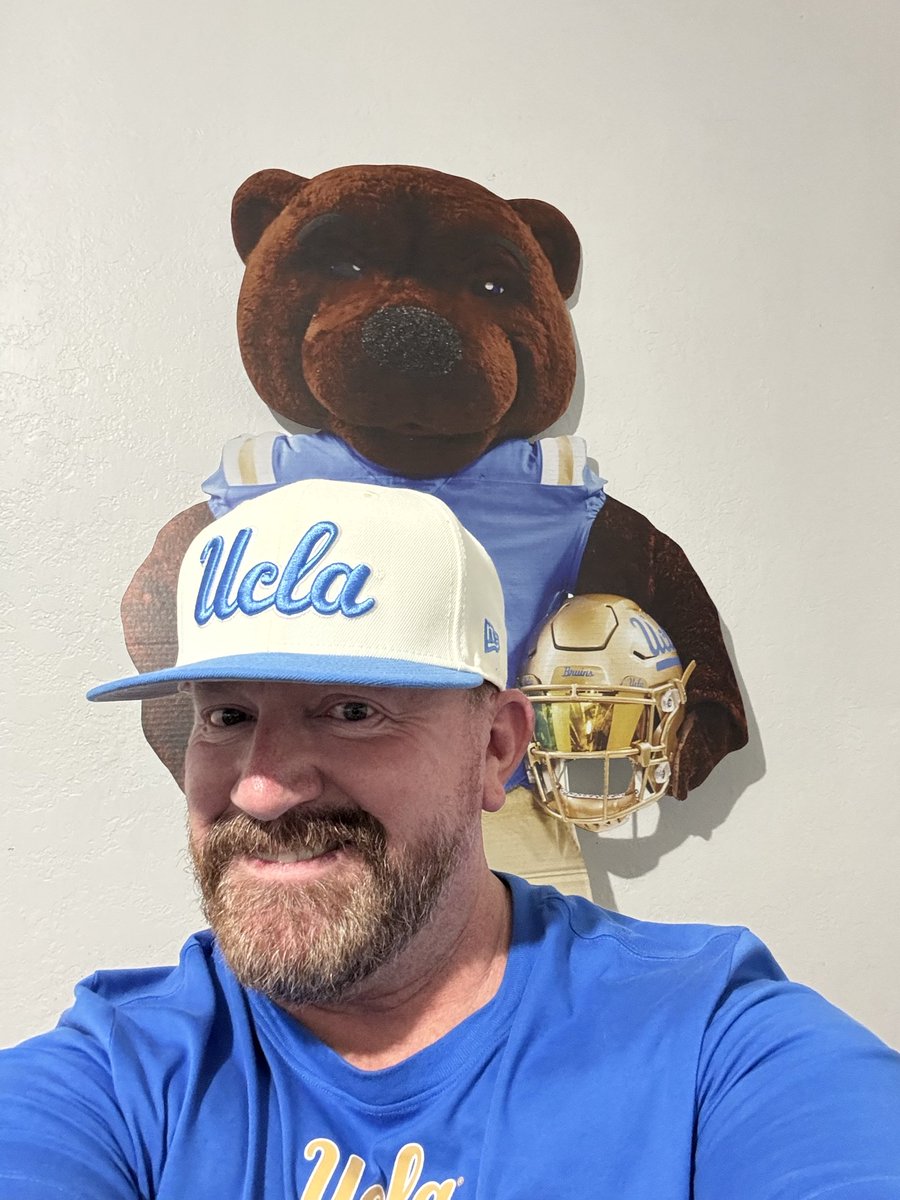 KDub7204's tweet photo. When you’re at the grocery store in your UCLA gear shopping for tomorrow’s tailgate and a Coke rep says, “hey I got something for you.” Joe will be joining us in Lot H tomorrow! #GoBruins #UCLA #4sUp https://t.co/TCV1hMMqTB