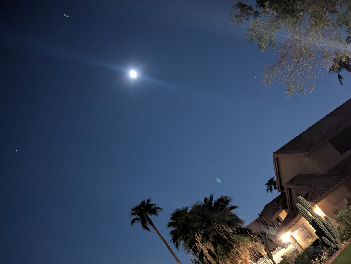 Bryanne's tweet photo. Talking to the void...
The moon is so beautiful tonight that it continues to make me stop in awe! Glowing so bright amongst the the stars.
My new recipe, creamy chicken gnocchi soup, turned out delicious. My boys gave it five stars.
Sleep well, void. 🌓✨🍜💚 https://t.co/bxgnkkfs70