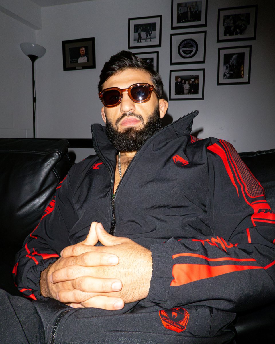ufc's tweet photo. Feelin' himself 😎 @ArmanUFC

[ #CryptoCom #UFC331 | LIVE SEP 19 at 9pmET on @ParamountPlus ] https://t.co/oezp9mr5Xm