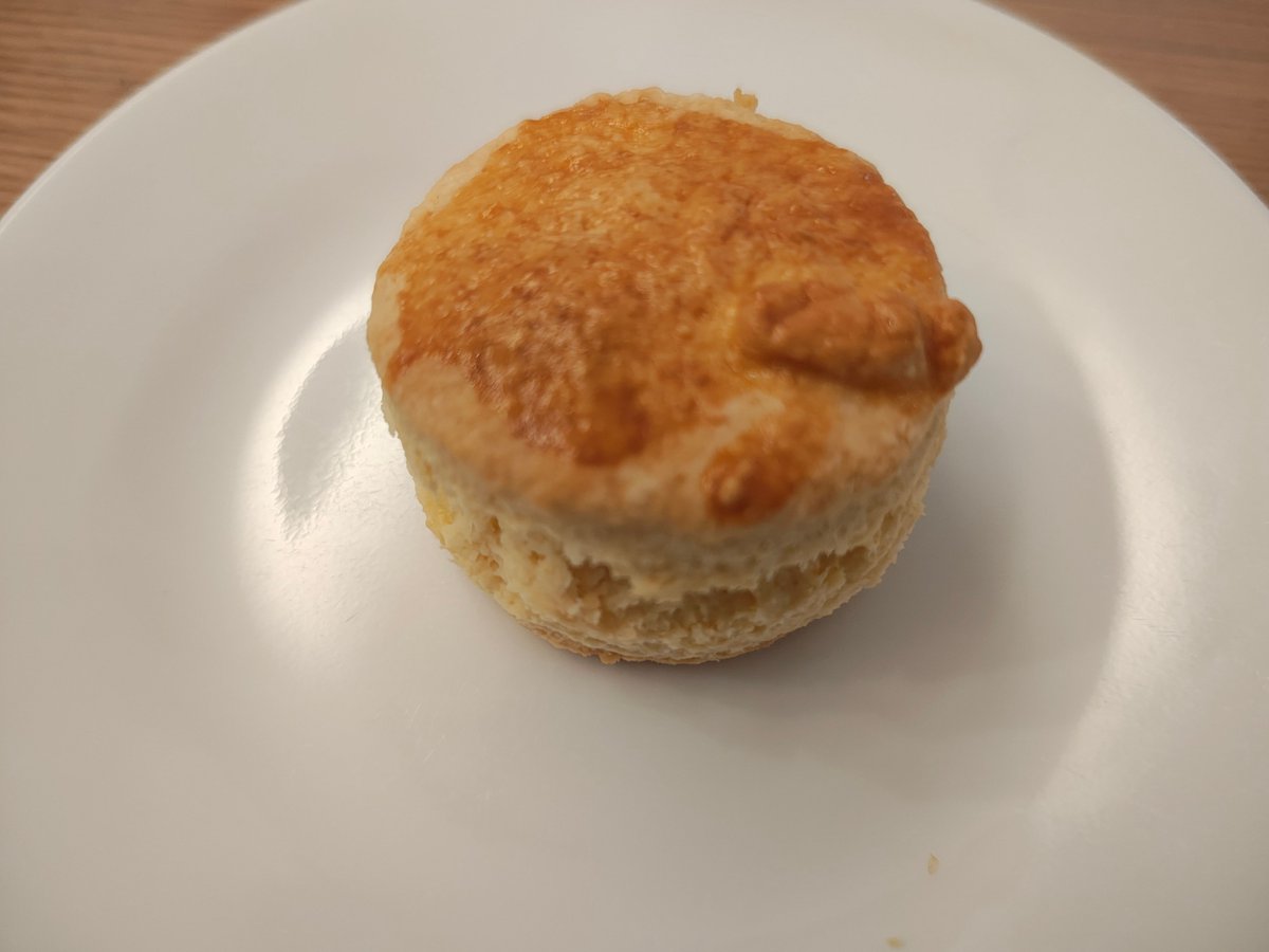 monaka496's tweet photo. スコーンを焼きました。美味すぎる。富澤商店で色々買おう https://t.co/uvTxXk62y5