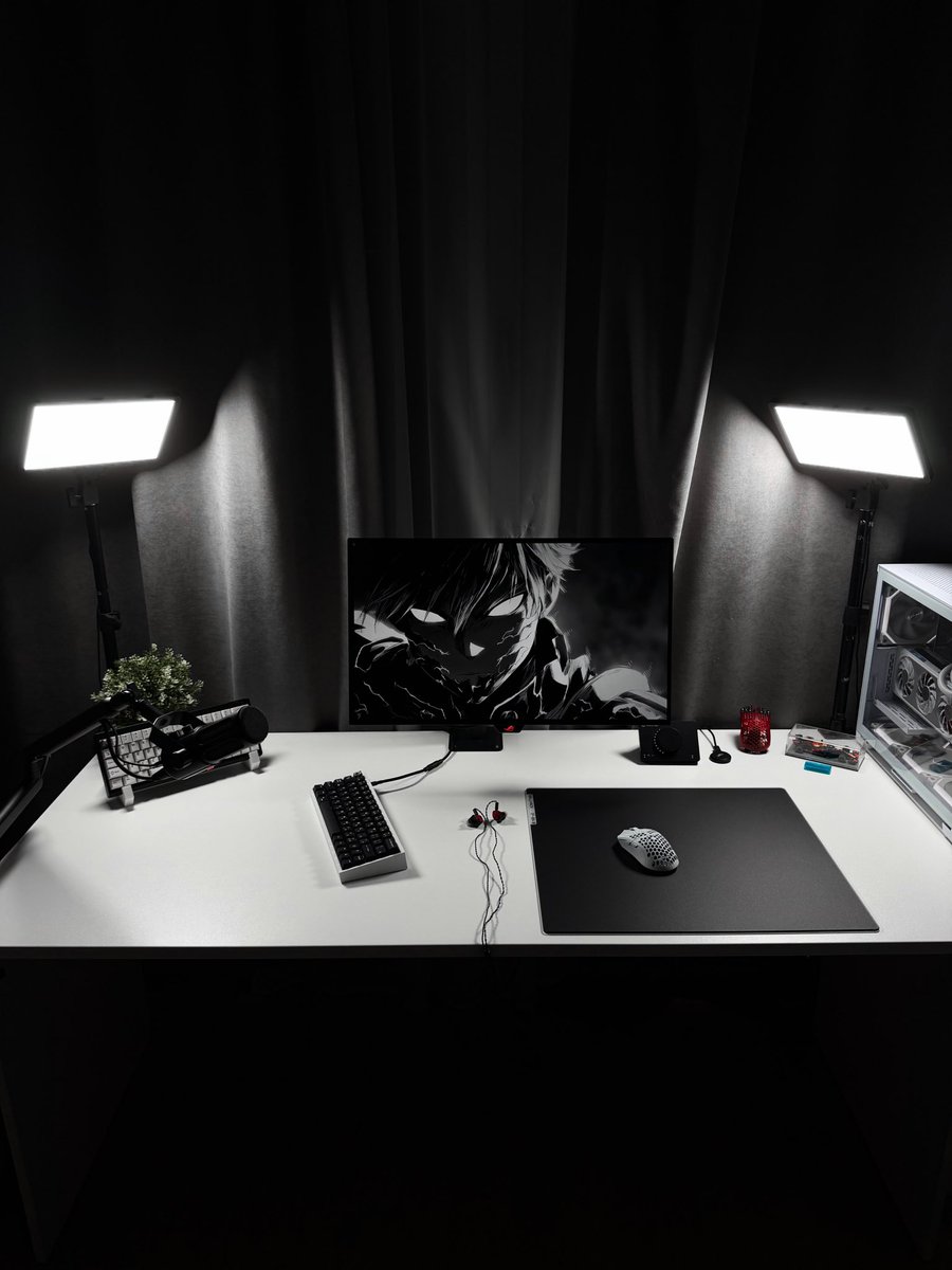 xstrrl's tweet photo. G-Wolves HATI S Ultra x Max Verstappen 

#desksetup https://t.co/BJrCcjTblN