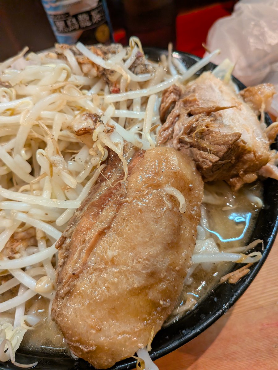 Kuri27551989's tweet photo. 昨夜の突発的麺活\(*`꒳´*)/ﾝﾊﾞｯ♪
突発的といぅか…スケジュール的にここしかなかったw
ちとフライングでゎあるが…

ラーメン二郎 会津若松駅前店様
㊗️12周年🎊(*´꒳`*ﾉﾉﾞﾊﾟﾁﾊﾟﾁﾊﾟﾁ♪
この一杯から始まり12年の付き合い
毎年恒例出会いの一杯🍜
大ラーメン(ﾆﾝﾆｸ抜 ｱﾌﾞﾗ)😆👍 https://t.co/OKkBUeGTNN
