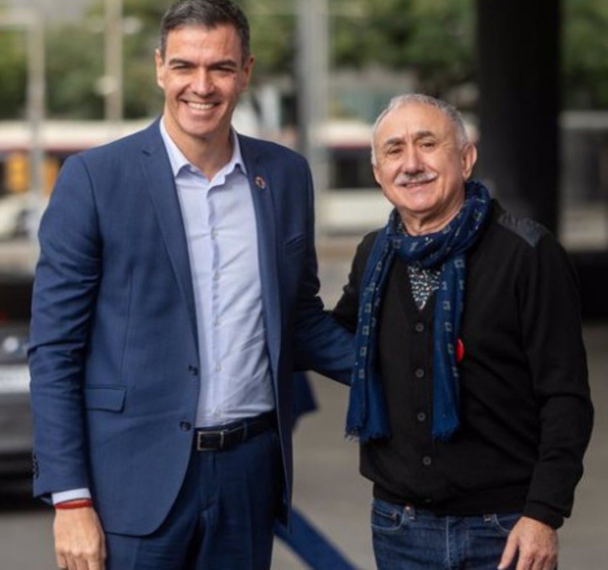 eldelaoposicion's tweet photo. Os acordáis cuando GOBERNABA la DERECHA y:

-Luz, gas, combustible
-Alimentación, vivienda, coche
-...

...COSTABAN LA MITAD?

Pues a RAJOY le hicieron 2 HUELGAS GENERALES EN 6 MESES:

-La 1° a los 3 meses de llegar: Marzo 2012
-La 2°: Noviembre 2012

PEDRO SÁNCHEZ: 0 huelgas

🤔 https://t.co/Craa3hXnIN