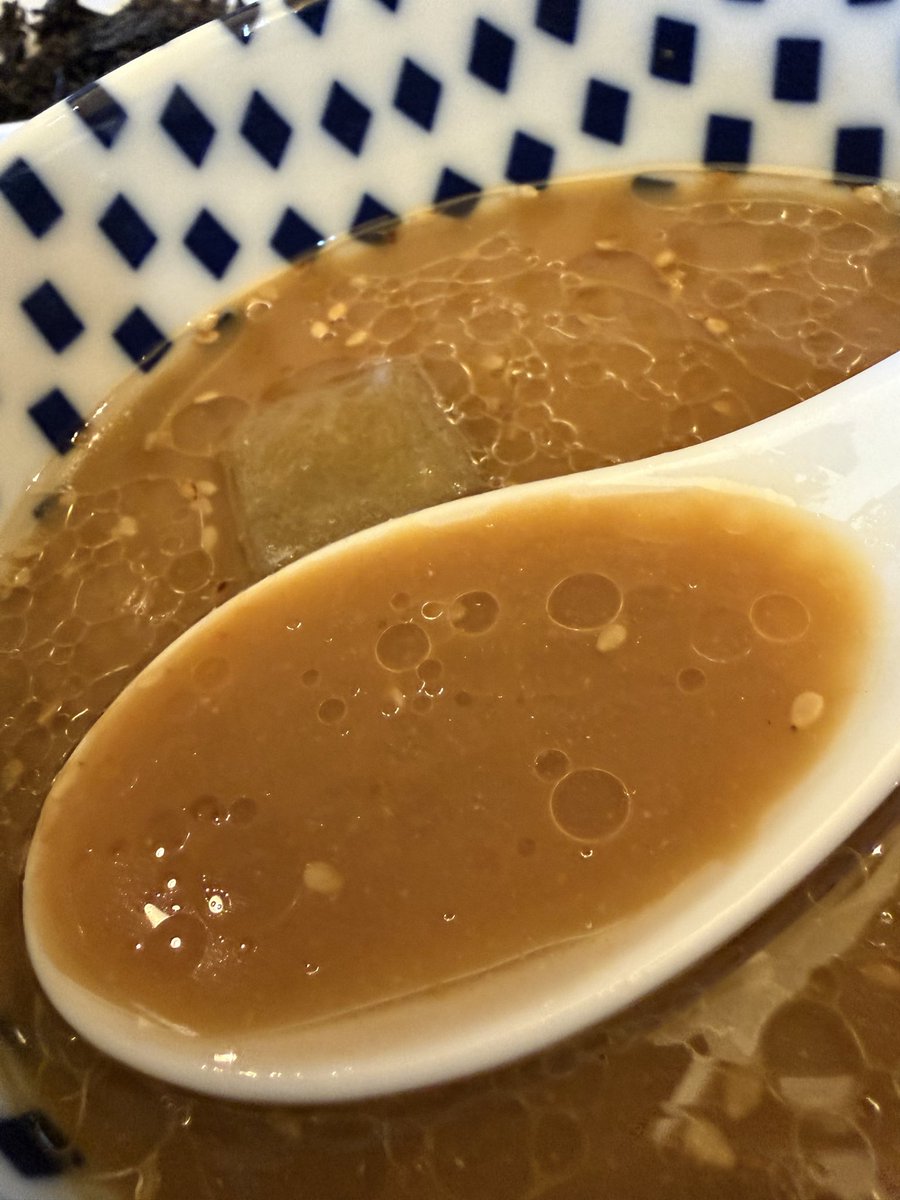 korahmen0929's tweet photo. めん奏心　#島田市

ザルニボ（味噌）、冷追い飯

この前、食べ納めたつもりが意外と提供が長いぞ💕

9月も終盤だが嬉しい誤算で駆け込みザルニボ🐟💨

個人的にはレギュラーになってくれても良いのだが気温が下がると杯数出なくなりそうだから仕方なし💦 https://t.co/9iyZF8tCQb