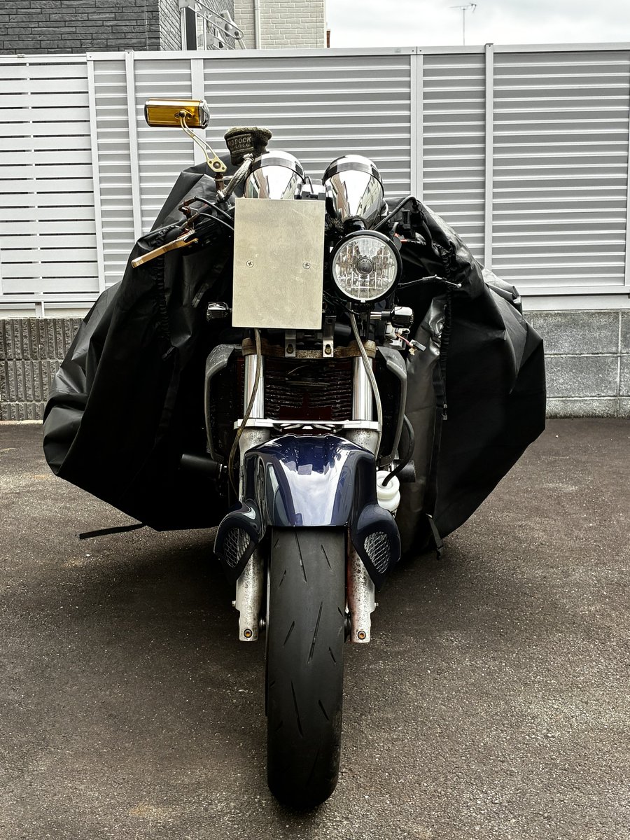 kisetu225's tweet photo. バリオス神奈川仕様はこんな感じ✨
看板付けるステーを切ったり塗ったりしていい感じに付けれた！
看板の取り付け部分のネジを面取りカッターで面取りしてフラットになるようにした😄
横方向の強度が弱そうなのでもう少し工夫したほうがいいかなってとこ！？ https://t.co/aJlaGk0Kbf