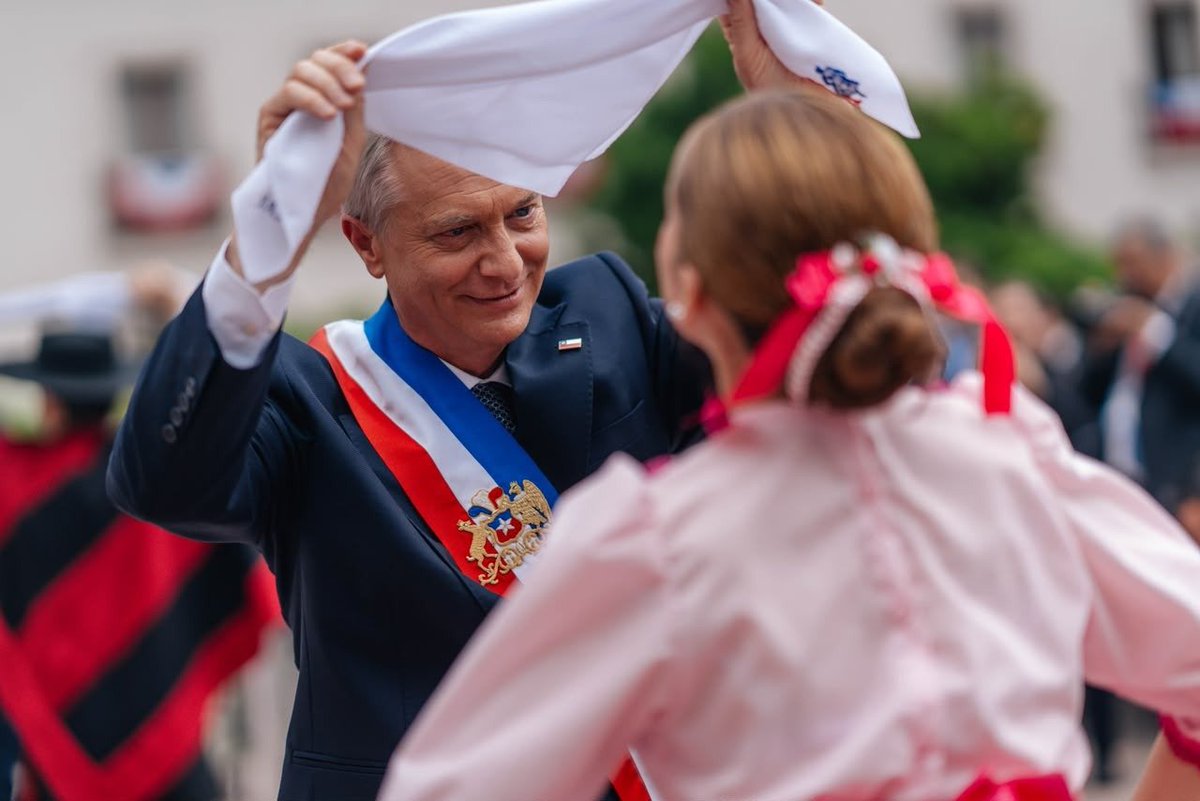 FcoMunoz_TP's tweet photo. En todo los actos de fiestas Patrias, hemos visto una gran organización del Gobierno, hay un sello Patriota que se extrañaba por donde se mire. Apoyemos con fuerza al @PresidenteKast y nuestra Primera Dama @piaadriasola @jakastadriasola @FernandoChomali @Girealaderecha #ParadaMilitar2026 @MaximoPavezC @Ministro_Alv