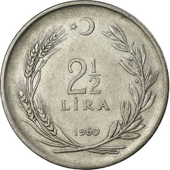 anaokulmuhendsi's tweet photo. Yıl 1960. Ülkenin matematik bilme seviyesi premium olacak ki, böyle bir para üretilmiş. Şimdi en yakınınızdakine, ya da sokaktan geçen birine bu kaç Lira diye sorun bakalım bilenilen var mı? Ya da Siz biliyor musunuz Bu kaç Lira? https://t.co/FfoR81hGhp