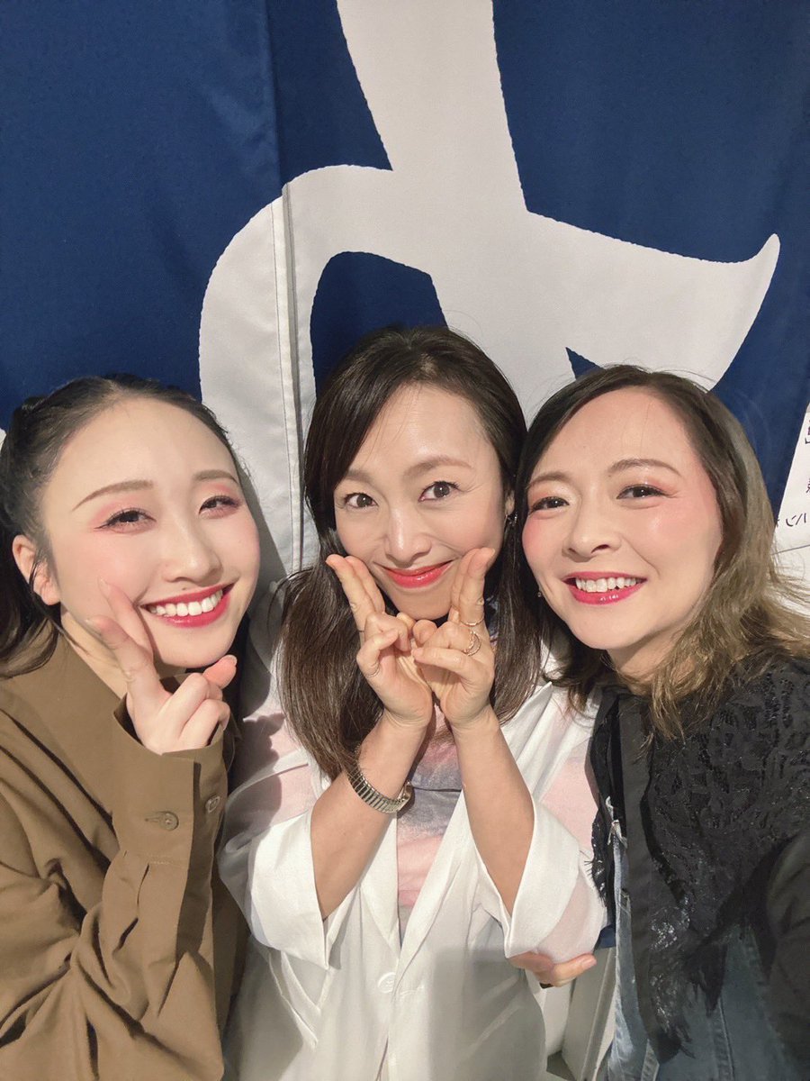 higuchiasami's tweet photo. ミュージカル『アニオー姫』
~ Hẹn gặp lại 再び~

KAAT神奈川芸術劇場で観劇🇻🇳🇯🇵

私的に胸熱なレジェンドの皆様や信頼の仲間祭りで始終興奮して観劇しておりました。こんな事ってあるんですね✨

お見逃しなくですよ❣️ https://t.co/7VUTeE0AZp