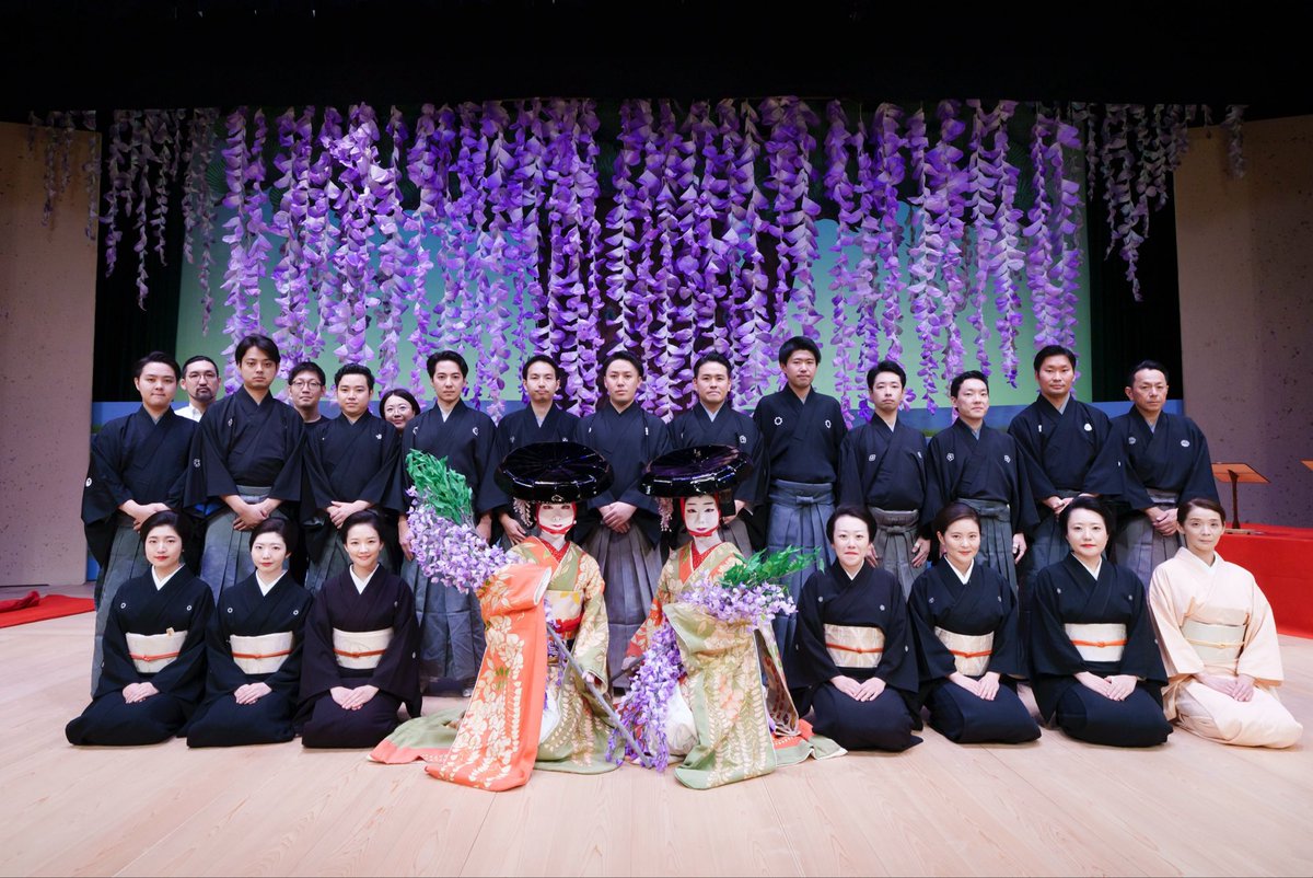 souten_souten's tweet photo. 第七回蒼天公演、終演いたしました🌞
平日にも関わらずたくさんのお客様にご来場いただきましたこと、心より御礼申し上げます。

次回、第八回公演は来年を予定しております🔥

今後ともご声援、ご指導ご鞭撻のほどよろしくお願い申し上げます！

写真：岡本隆史

#長唄 #囃子 #日本舞踊 #藤娘 https://t.co/YKatCyom7d