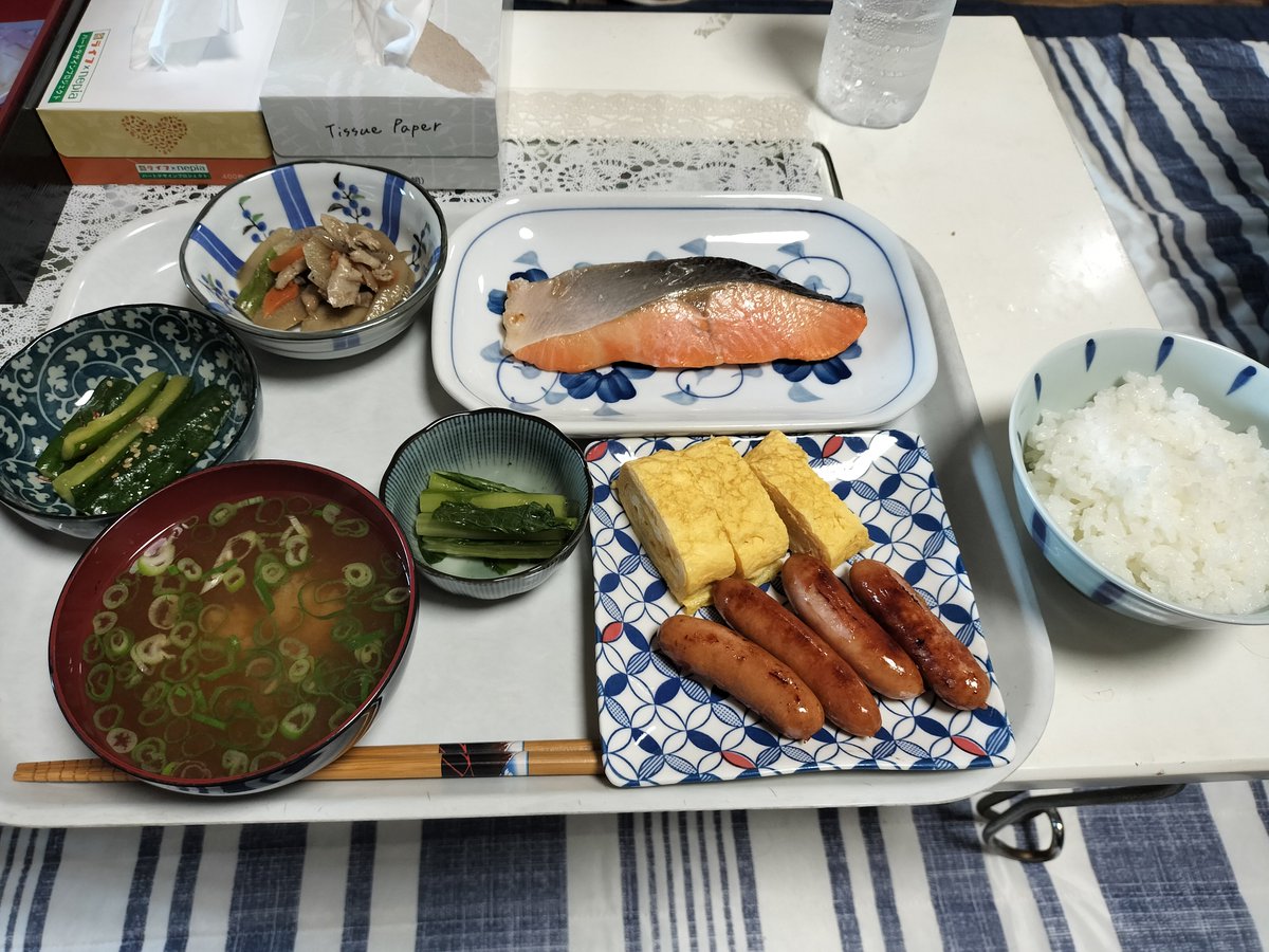 hitorisu2's tweet photo. おはようございます!!
本日の暑海市長はアップリンク京都さん、センチュリーシネマさんにて舞台挨拶＆サイン会♪
実家メシも食って気合い充分！！
お席もまだあるみたいなのでお時間ある方は是非、遊びに来てください✨
さぁ行こうか！相棒！！
…つかみの挨拶はどうしようかな🤔？笑
#温泉シャーク2 https://t.co/Svmg0SLnd0