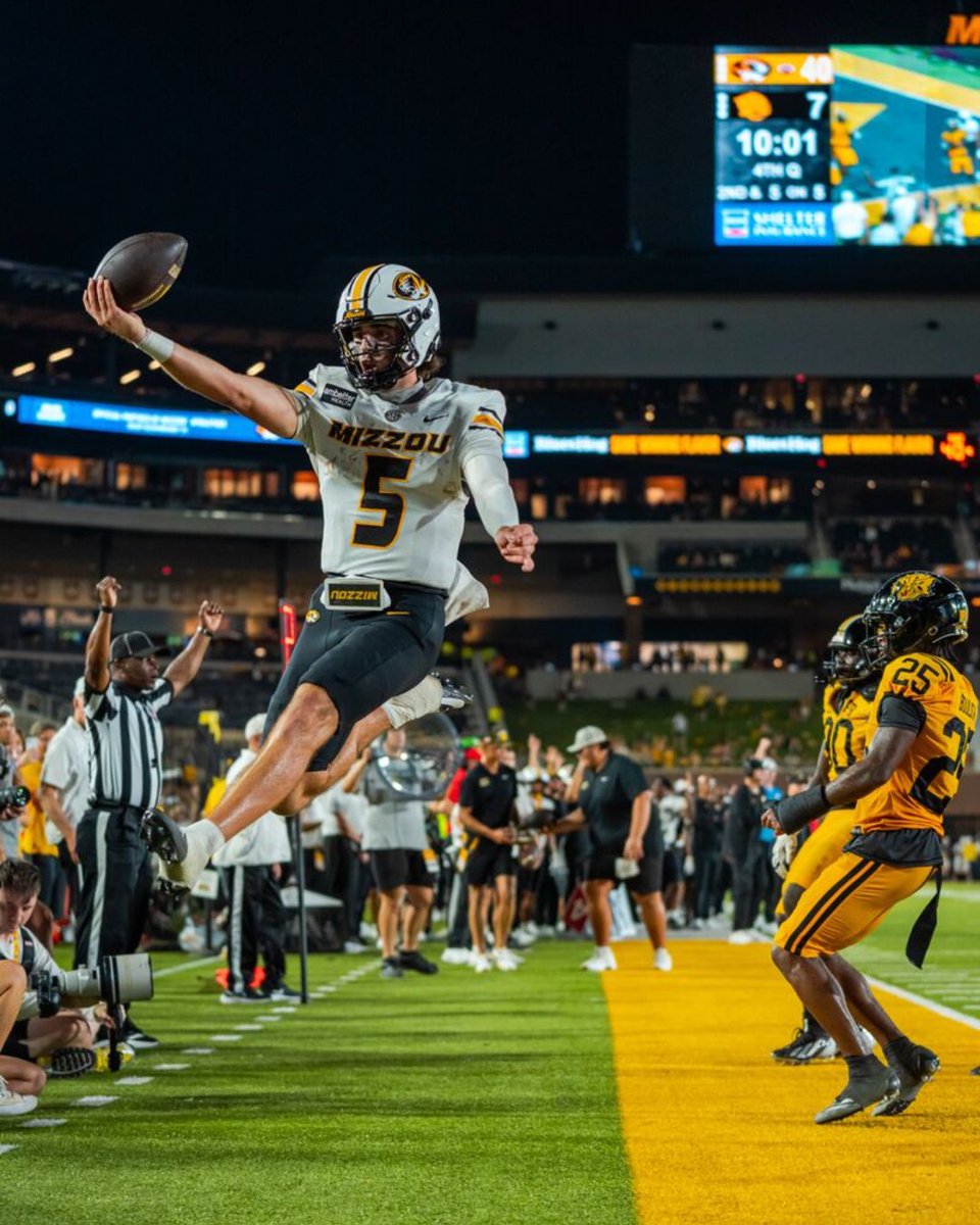 VisitMO's tweet photo. The new North End Zone is already undefeated! 🐯 

Mizzou opened its 100th season at Memorial Stadium with a win, so there’s no better time to don the black and gold. 

Going to the game tomorrow? Tag me in your game day festivities!

— Mo 

🏷️ @VisitColumbiaMO, @MizzouFootball https://t.co/AVXhNa6B5z