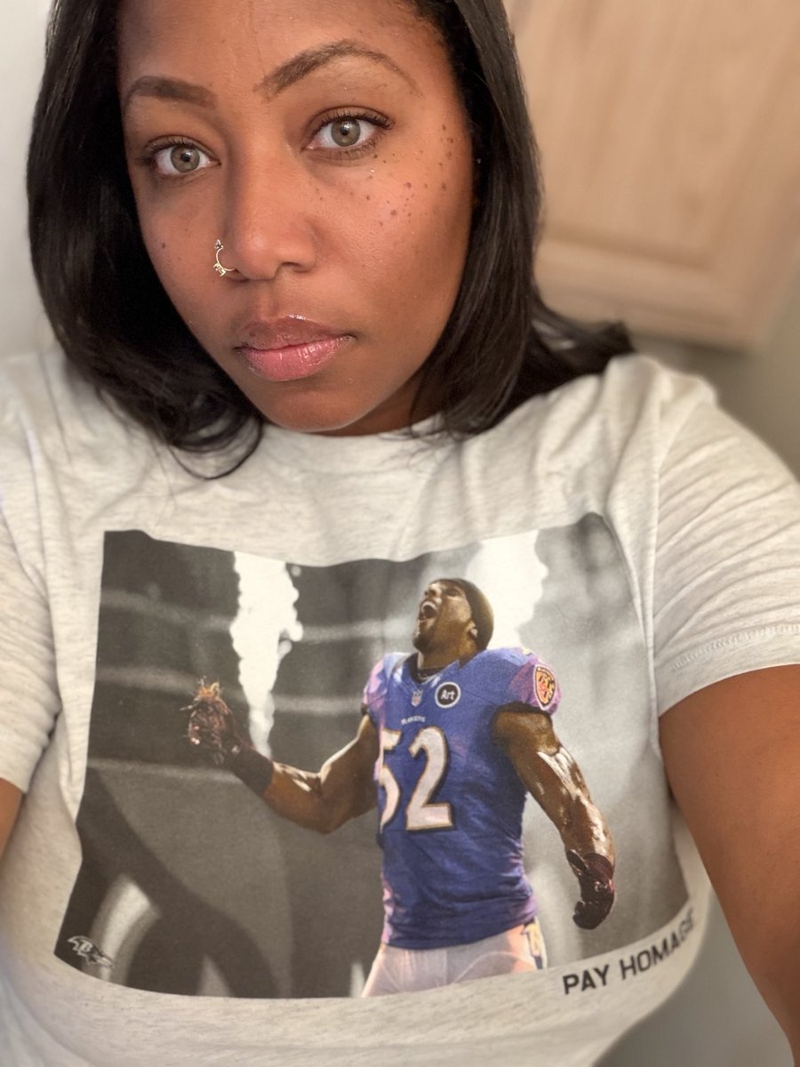 DrianneBelleza's tweet photo. Just wanted to show y’all my shirt. Happy Friday!
#purplefriday #ravensflock #baltimoreravens #raylewis https://t.co/EknUcAvdKd