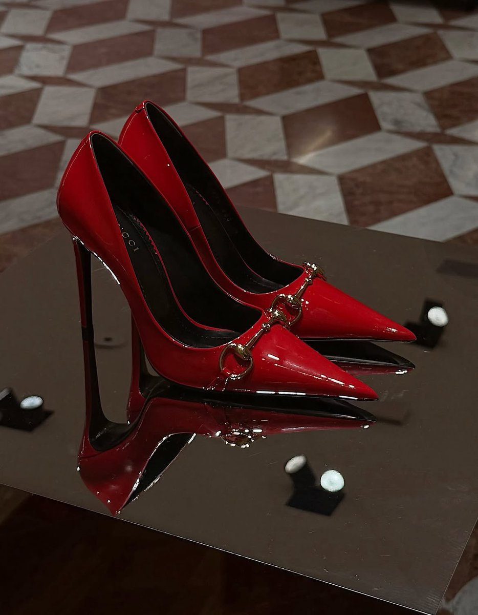 Mimiboards's tweet photo. Gucci Primavera Pump🖤❤️ https://t.co/VqAIwzNUiD
