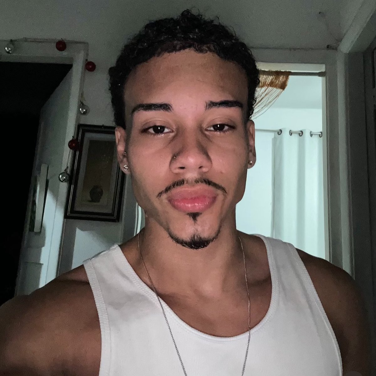 MRI01BAH's tweet photo. eai vamo ta curtindo aq e dps disso eu vou ta chamando e dps disso vamo ta conversando e dps disso vamo ta bebendo fumando marolando dançando jogando gargalhando sendo feliz e pa https://t.co/Jem8TeqSDs