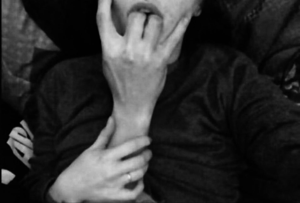 j85l5's tweet photo. bring back fingers in mouth https://t.co/VFrwVEvIcG