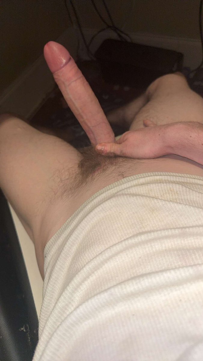 Jacobb_wc's tweet photo. need someone under my desk rn 

#bwc #fcf #nsftwt #sizekink https://t.co/wDV55hYBff
