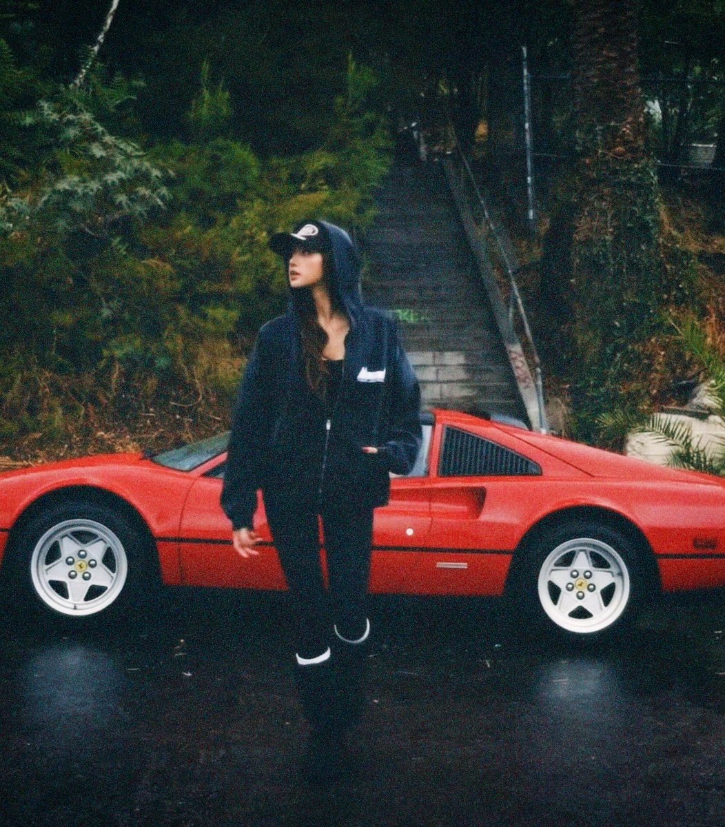 yk2aii's tweet photo. ferrari girl https://t.co/q46c1Ln0Zr