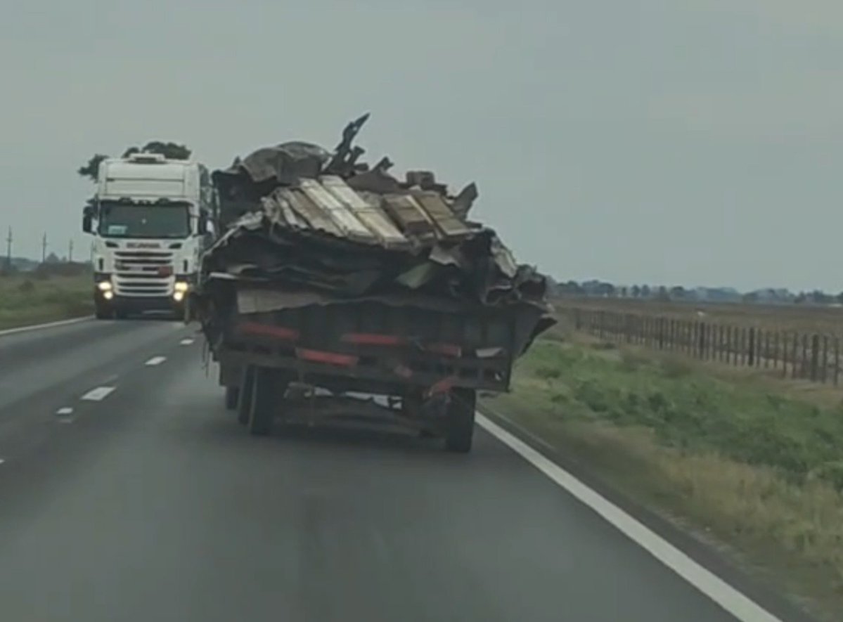 futura_esposa's tweet photo. #Ruta33
Ruta Nacional 33 (Rosario - Bahía Blanca)
La VTV sigue siendo obligatoria y la ruta continúa detonada y sin ningún control.
@ANSV_Ar tranqui ustedes, hdp. https://t.co/Cww1sAOiDJ