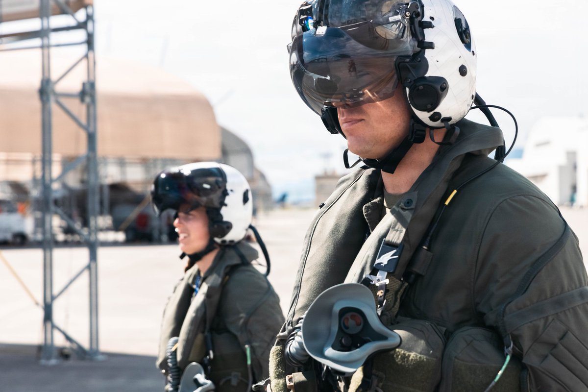 PacificMarines's tweet photo. Fire Missions 💥 & Flight Ops ✈
-#Marines with @3d_Marine_Div, engaged in a simulated firing mission during exercise #TyphoonCrossbow
-#MarinePilots with @1stMAW_Marines, took part in #flightoperations
📸: Lance Cpl. Raul Sotovilla & Staff Sgt. Julian Elliott-Drouin | @USMC https://t.co/j3DtMLoDH0