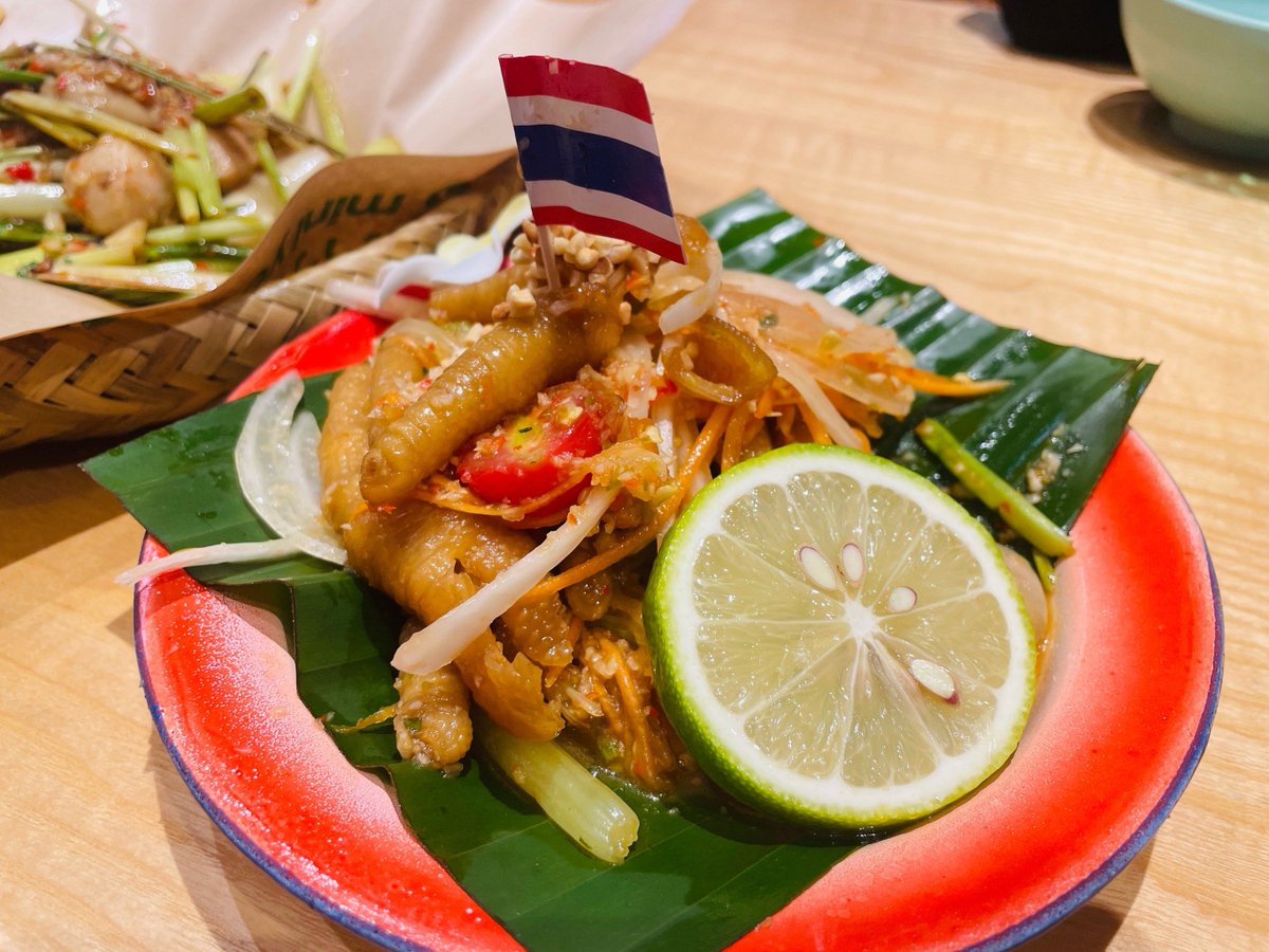 mjzzin's tweet photo. Just tried crispy tom kha gai tacos—thai coconut chicken with lime leaves, wrapped in a warm corn tortilla. Absolute flavor explosion!  #ThaiFusion https://t.co/OfwRuEM8nf