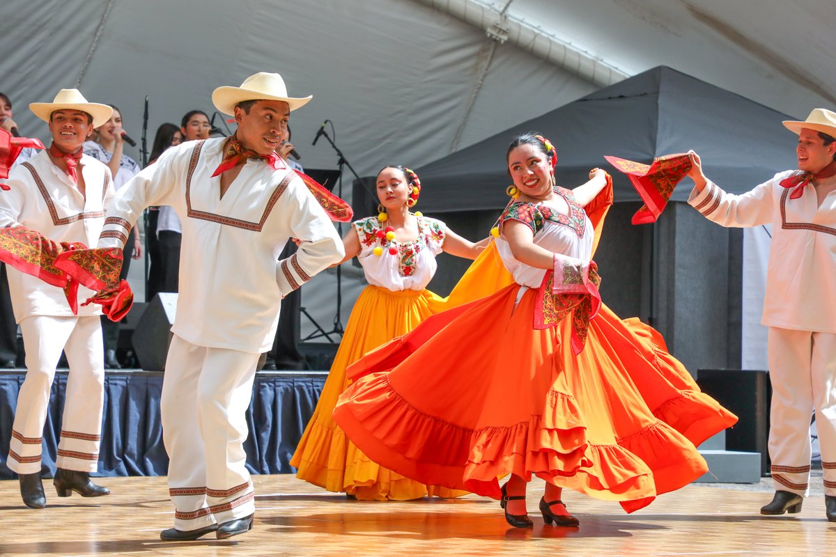 ITESMCEM's tweet photo. ¡Hoy celebramos nuestra identidad y el orgullo de ser mexicanos en #TecCEM! Esta fue nuestra Fiesta Mexicana 🤩🇲🇽 https://t.co/uZDsUCyJ72