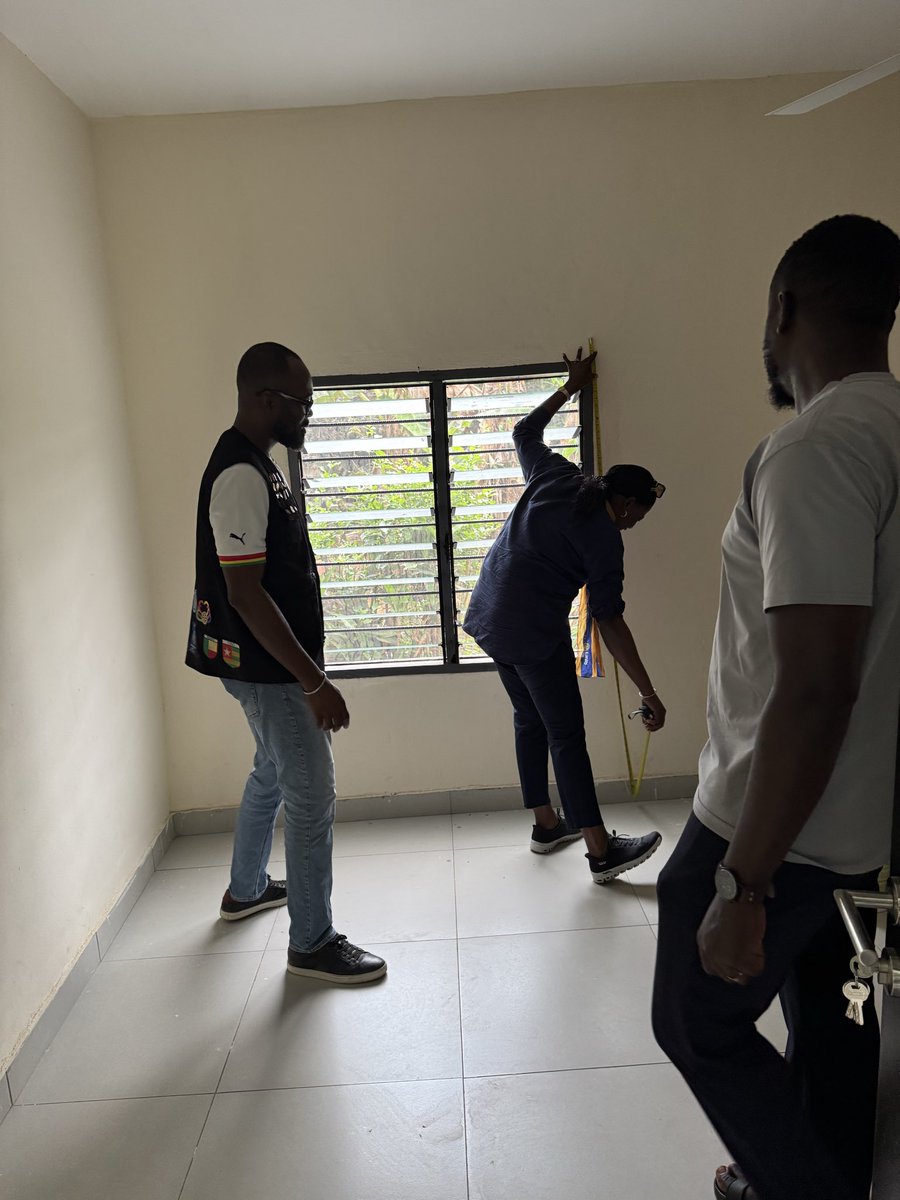 Fkoku's tweet photo. Paid a visit to Inspect ongoing renovation works at the Mankrong CHPS Compound as part of our commitment to improving healthcare access for Mankrong and  neighboring communities.

#RotaryInAction #AccraSouth #Rotary #PeopleOfAction #Healthcare https://t.co/I94sFrRWj1