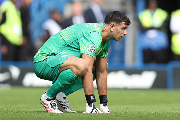 Mercado_Ingles's tweet photo. 🚨🇦🇷 𝗗𝗔𝗧𝗢: Emiliano Martinez ahora ha concedido 10 goles en sus primeros 4 partidos con el Chelsea.

🧤 3 vs Brentford
🧤 2 vs Hull City
🧤 2 vs Arsenal
🧤 3 vs Brighton https://t.co/nHkvPoroS5