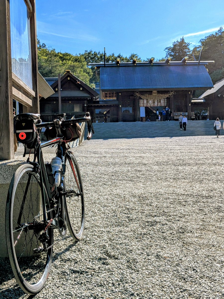 mook_jpn's tweet photo. 「 #北海道神宮 #神門 」へ🚴💨(昨日)
#森林浴 と #社寺浴 に満ち��れて🌲⛩️邪念が削ぎ落とされそう🙏😑 https://t.co/9KrVudVRaT