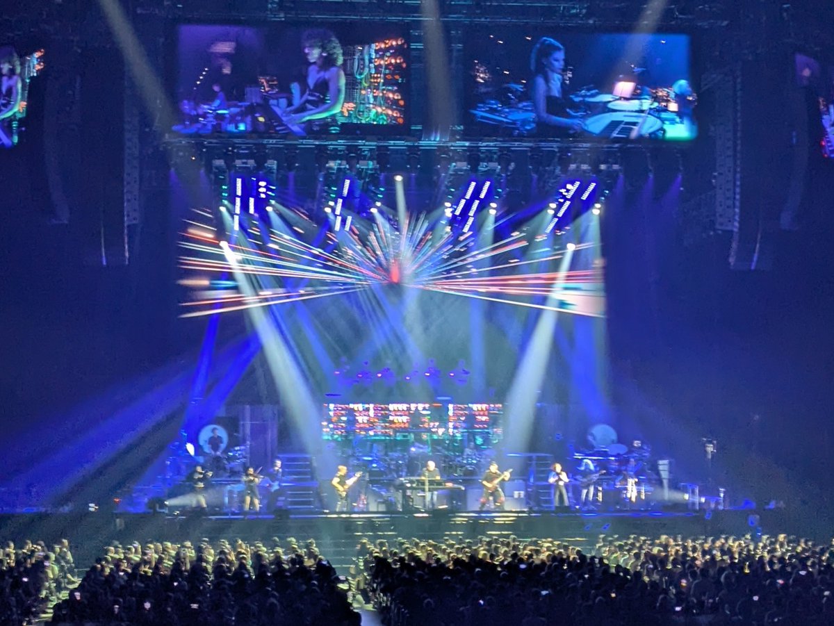 0wl_man's tweet photo. 最近なにをしてたかというと、ライブ当日にハンス・ジマーのライブに招集されて、仕事をねじふせて行った。

たいへん良かったですね。

重低音！重低音！ https://t.co/BXNkdixv1e