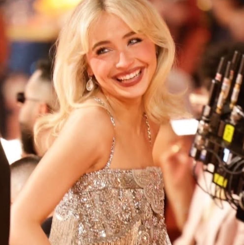 HAUNTEDBRINA's tweet photo. she genuinely has the most gorgeous smile on planet earth it needs to be talked about more https://t.co/ByD5bu2bZj