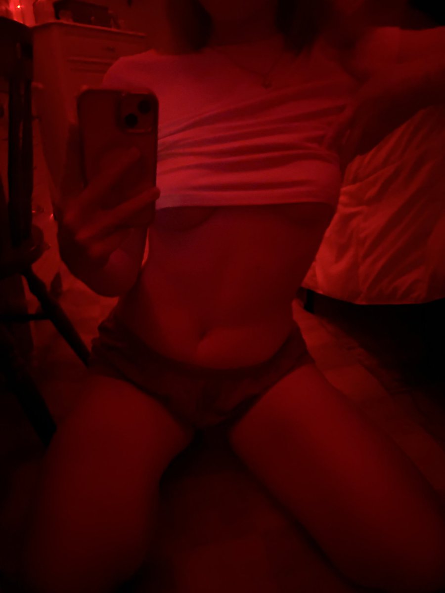 gingafterdarkk's tweet photo. i’m so horny. but no one’s around to let hit
#horny #nsfwtwtًً  #nsfwtwtً https://t.co/mnxjRWKJsC